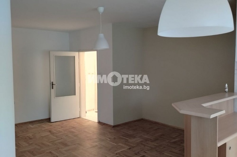 Продава  2-стаен, град София, Борово •  199 900 EUR • ID 39395243 — holmes.bg - [1] 