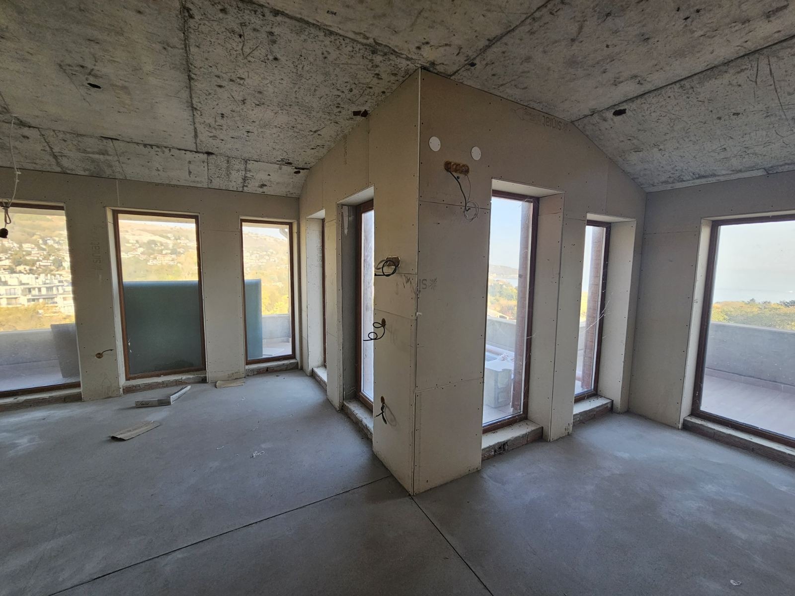 Продава 4-СТАЕН, гр. Балчик, област Добрич, снимка 2 - Апартаменти - 44513262