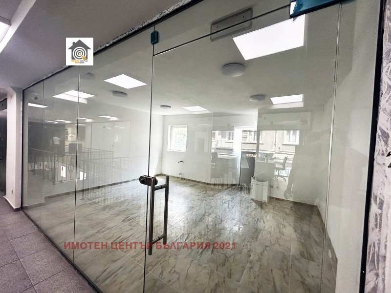 In vendita  Negozio Sofia , Tsentar , 35 mq | 54945621 - Immagine [2]
