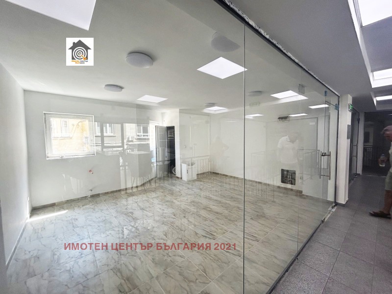 In vendita  Negozio Sofia , Tsentar , 35 mq | 54945621