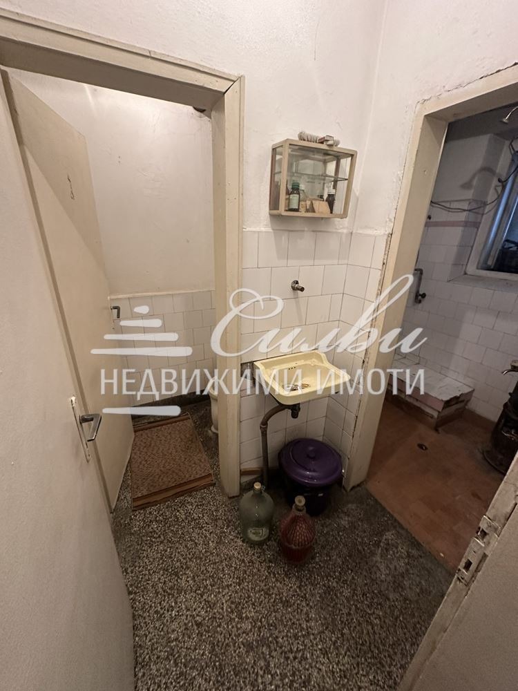 Продава ЕТАЖ ОТ КЪЩА, гр. Шумен, Дивизионна болница, снимка 9 - Етаж от къща - 53149982