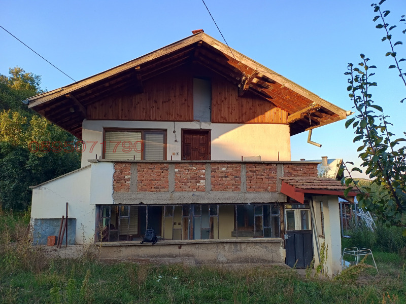 Продава ВИЛА, с. Жиленци, област Кюстендил