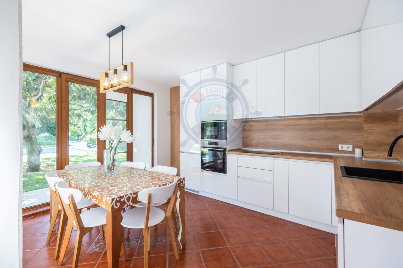 Til salg  Hus Varna , m-t Alen mak , 290 kvm | 92383071 - billede [6]