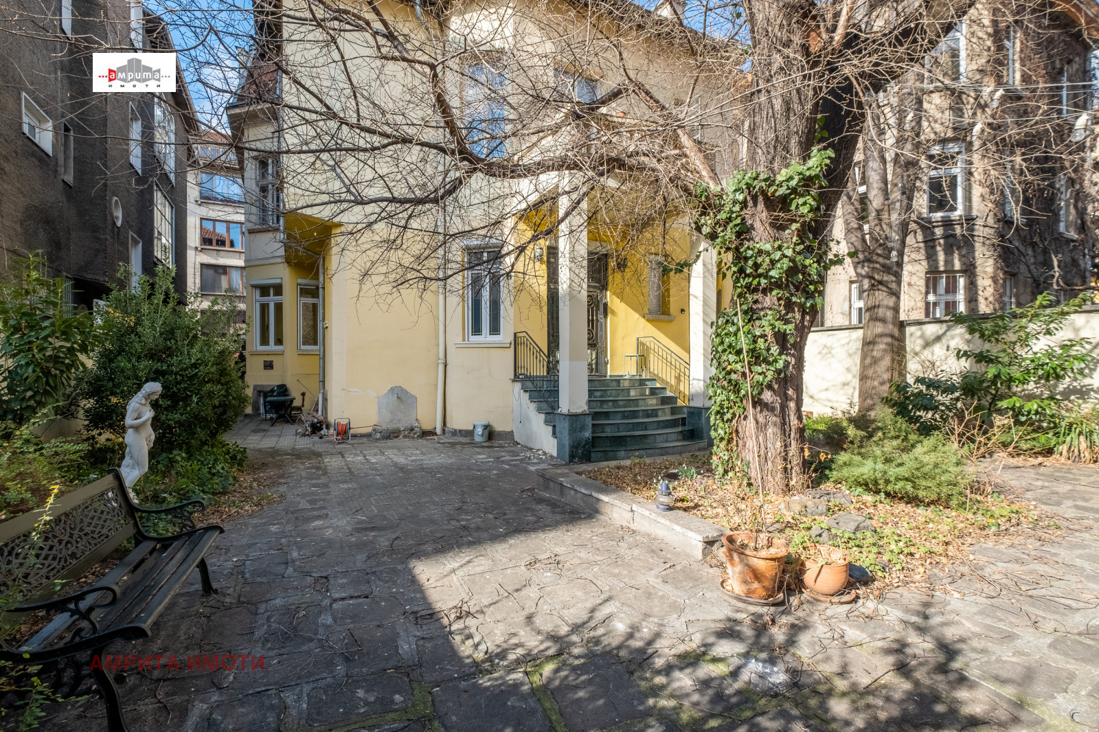 Продава МНОГОСТАЕН, гр. София, Център