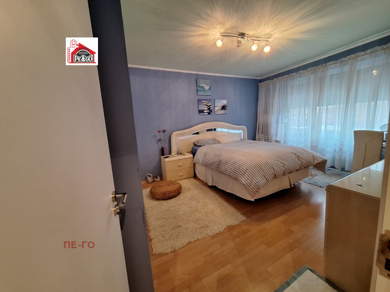 Продава  2-стаен град Пазарджик , Център , 66 кв.м | 42552645 - изображение [12]