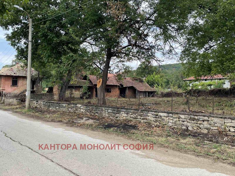 Продава ПАРЦЕЛ, с. Хлевене, област Ловеч