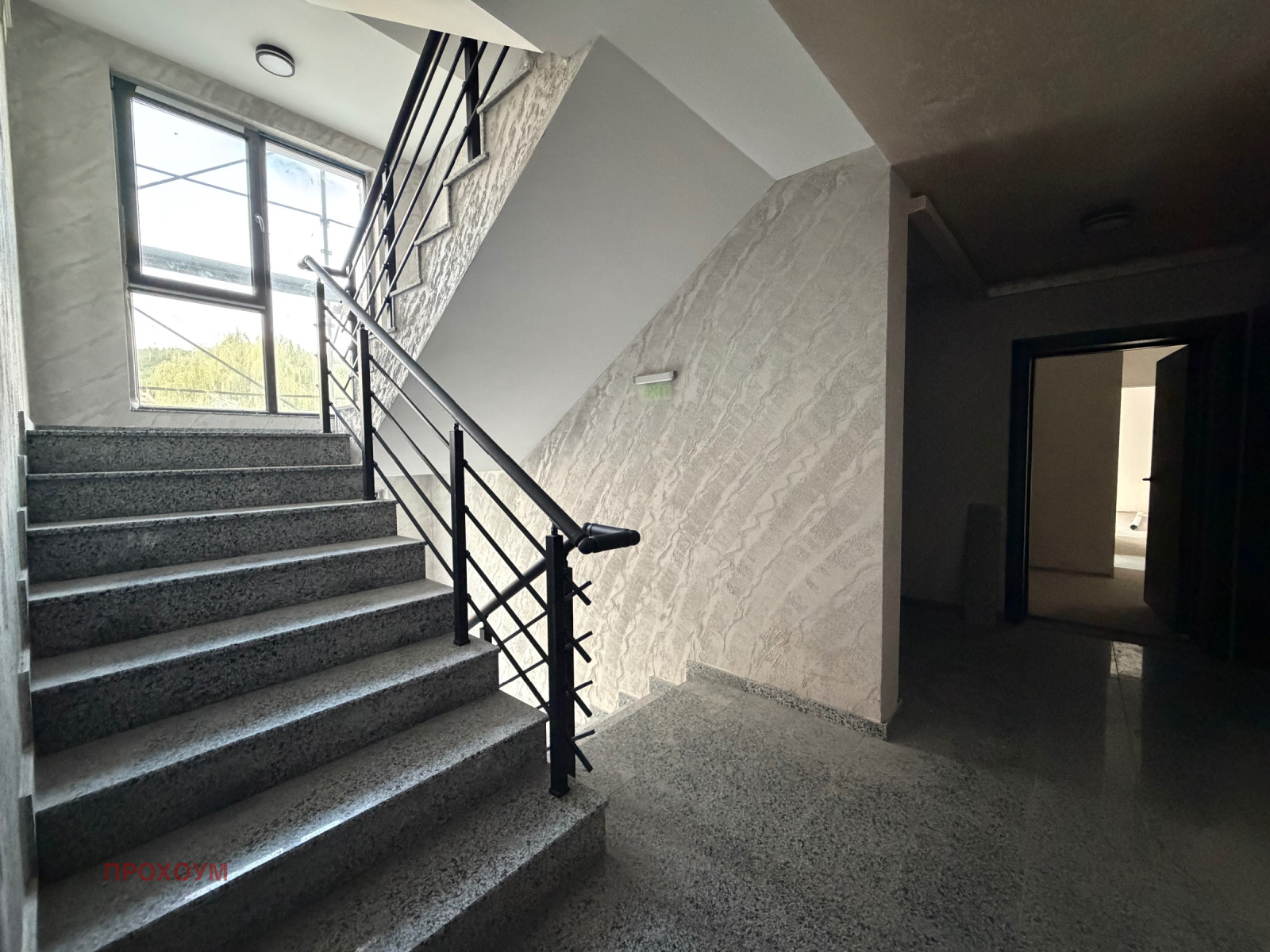 Продава 3-СТАЕН, гр. Перник, Изток, снимка 2 - Апартаменти - 55989569