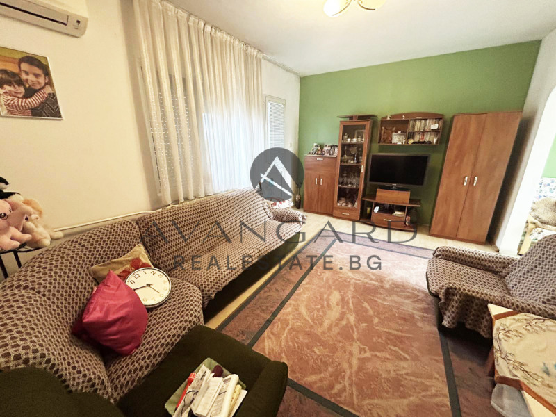 Till salu  2 sovrum Plovdiv , Karsjijaka , 68 kvm | 44102435