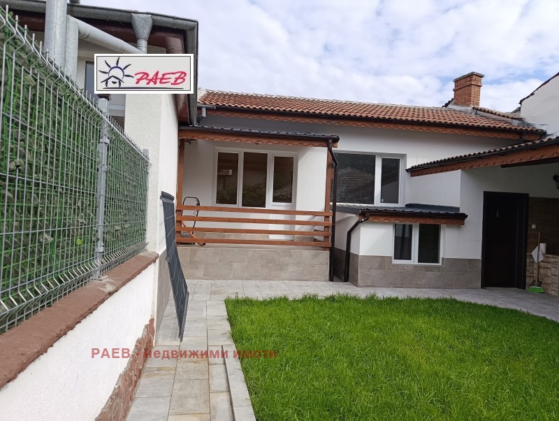 Продава  Къща град Русе , Широк център , 100 кв.м | 26594853 - изображение [2]