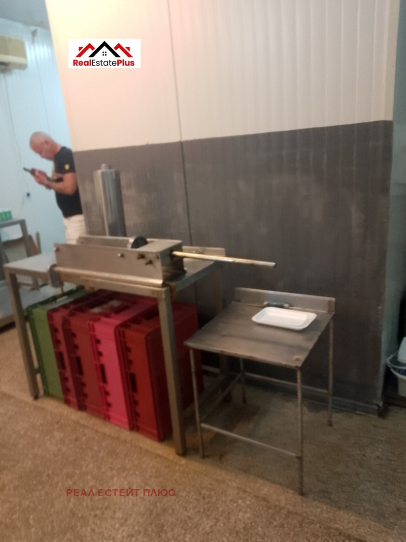 Продава ПРОМ. ПОМЕЩЕНИЕ, град Плевен, Дружба 4 • 135000 € / 264037.05 лв. • 57228899 1