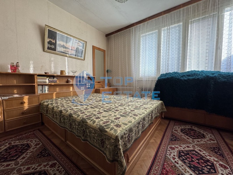 Продава МНОГОСТАЕН, гр. Велико Търново, Център, снимка 3 - Апартаменти - 52803680