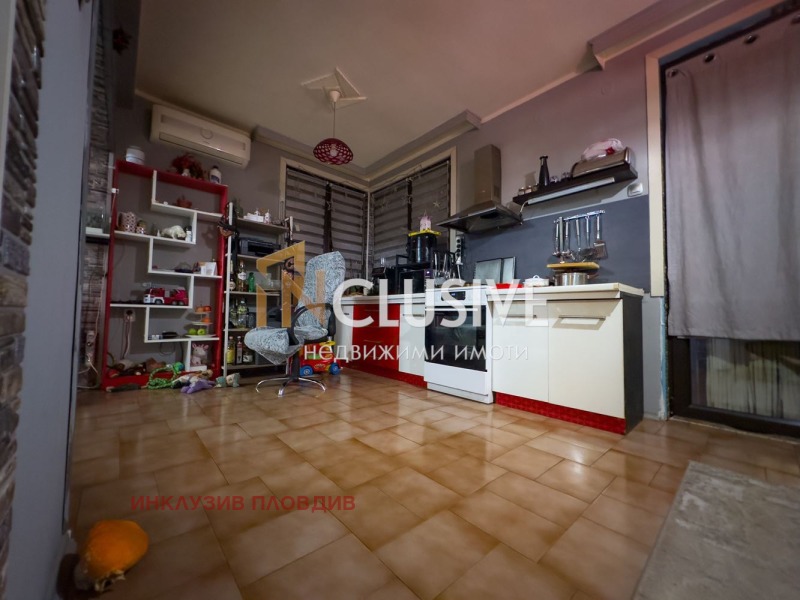 Продава ЕТАЖ ОТ КЪЩА, гр. Пловдив, Център, снимка 2 - Етаж от къща - 52371850