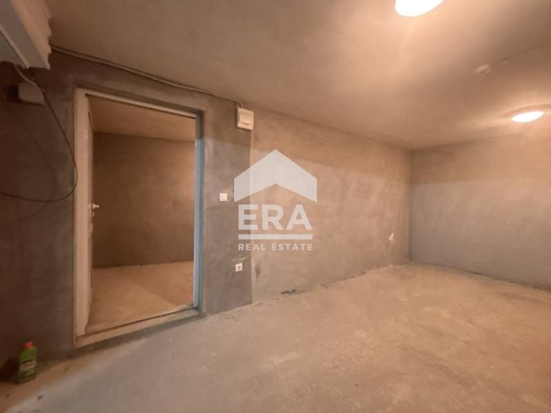 Продава ГАРАЖ, ПАРКОМЯСТО, гр. Варна, Бриз, снимка 6 - Гаражи и паркоместа - 53969484