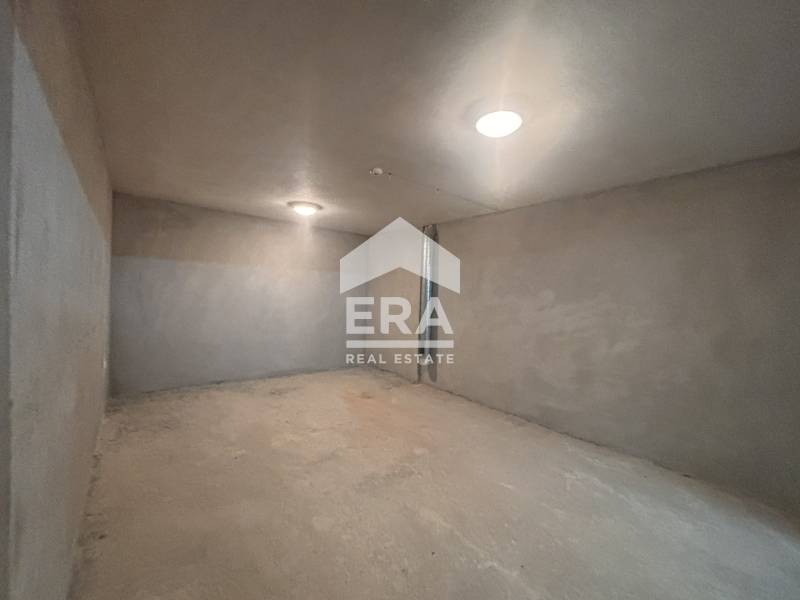 Продава ГАРАЖ, ПАРКОМЯСТО, гр. Варна, Бриз, снимка 5 - Гаражи и паркоместа - 53969484