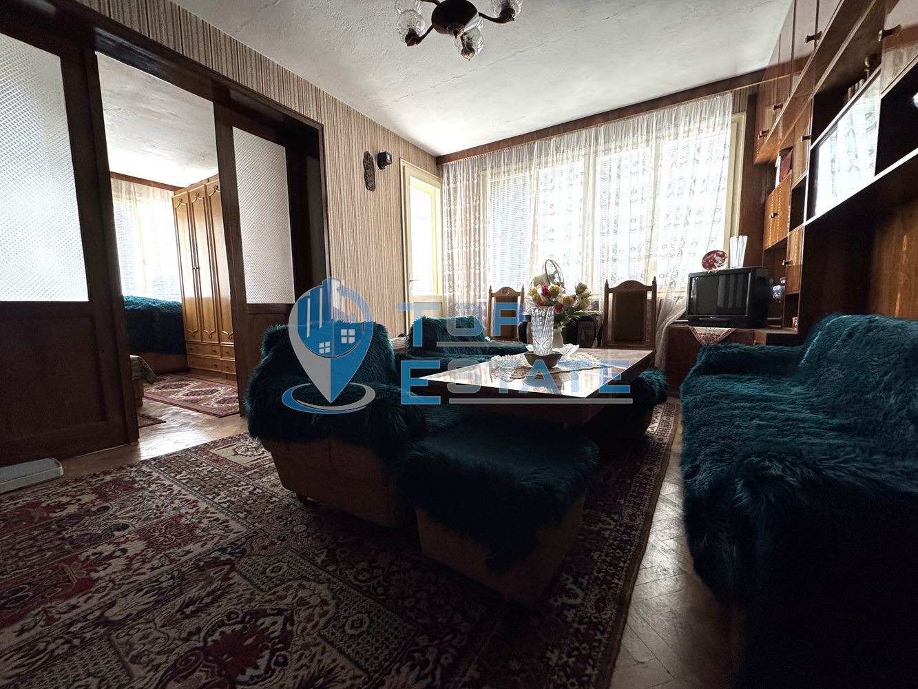 Продава МНОГОСТАЕН, гр. Велико Търново, Център, снимка 2 - Апартаменти - 52803680