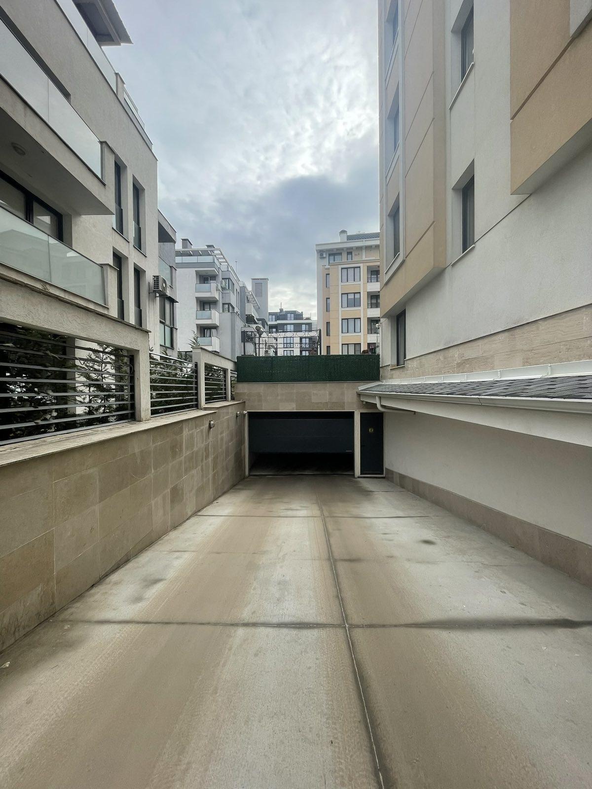 Продава ГАРАЖ, ПАРКОМЯСТО, гр. София, Кръстова вада