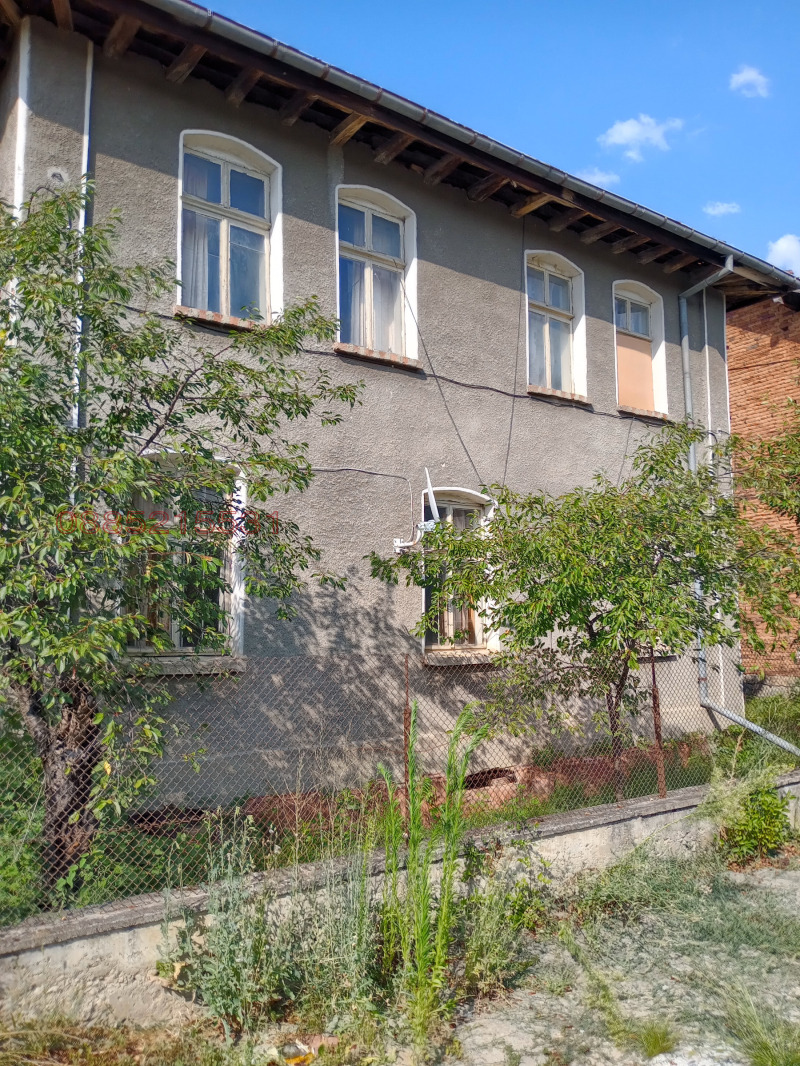 Продава КЪЩА, гр. Априлци, област Ловеч