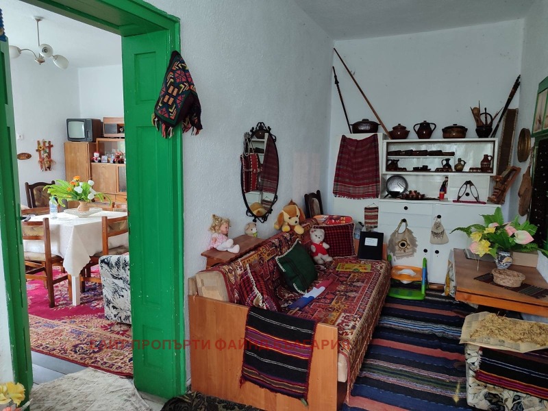 Продава КЪЩА в област Шумен, с. Веселиново - 239 кв.м / 49 900 € » 97 595.92 лв., ЕЛИТ ПРОПЪРТИ ФАЙНД БЪЛГАРИЯ