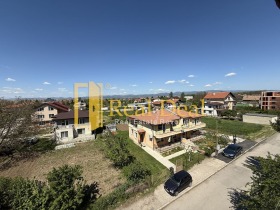 3-стаен град София, Враждебна