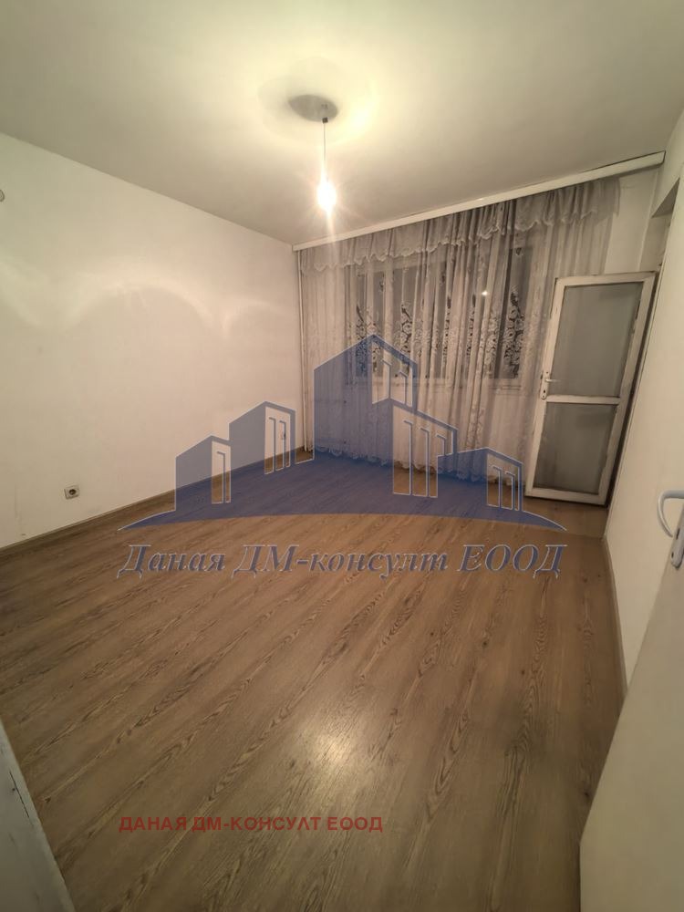 Продава МНОГОСТАЕН, гр. Шумен, Добруджански, снимка 2 - Апартаменти - 53729625