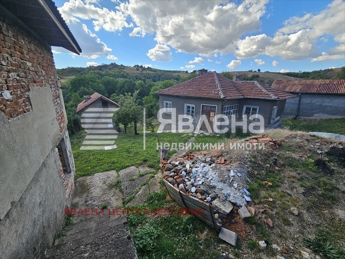 Продава КЪЩА, с. Големо Бучино, област Перник, снимка 2 - Къщи - 56331743