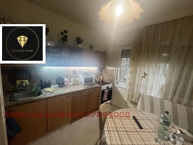 Продава 3-стаен град Пловдив Тракия - [1] 