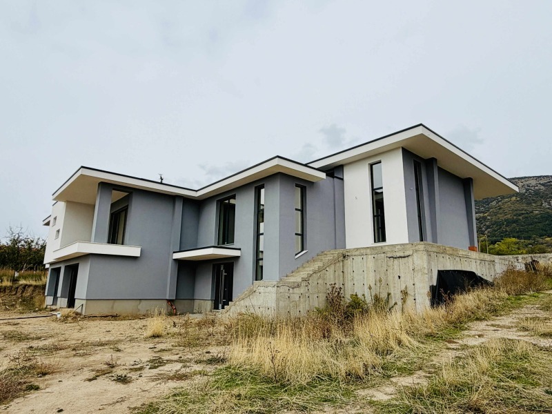 Продава КЪЩА, гр. Карлово, област Пловдив, снимка 3 - Къщи - 52345465