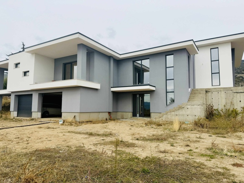 Продава КЪЩА, гр. Карлово, област Пловдив, снимка 2 - Къщи - 53348144