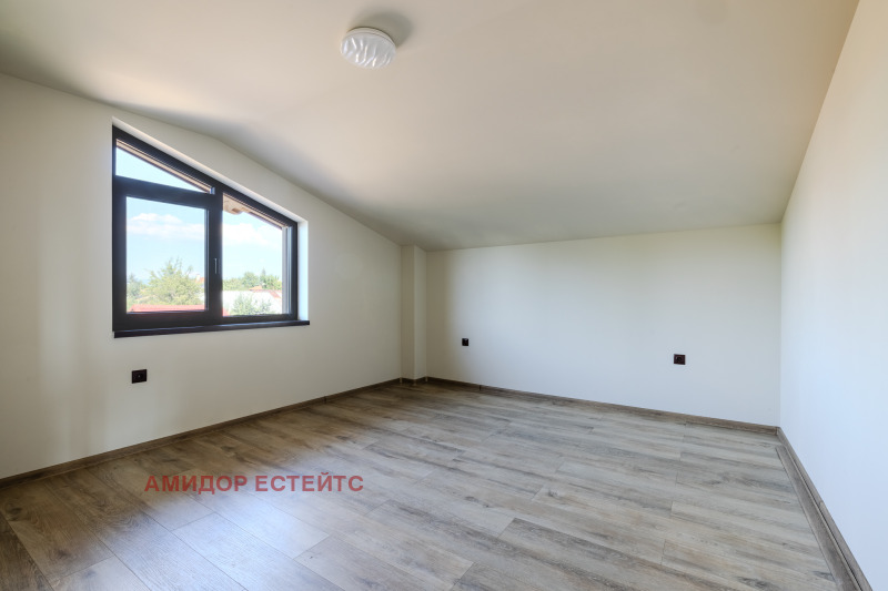 Продава КЪЩА, с. Прибой, област Перник, снимка 10 - Къщи - 52468837