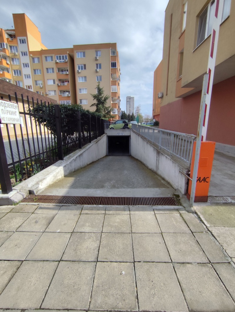 Myytävänä  Autotalli Burgas , Slavejkov , 26 neliömetriä | 37580336