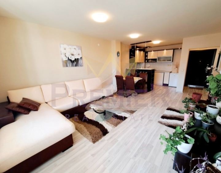 In vendita  1 camera da letto Varna , k.k. Zlatni piasatsi , 77 mq | 53424885