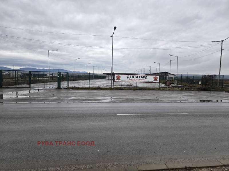 Продава ПАРЦЕЛ в област София, гр. Божурище - 8990 кв.м / 2 382 350 € » 4 659 471.60 лв., РУВА ТРАНС ЕООД
