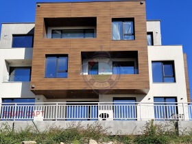 House m-t Alen mak, Varna 12