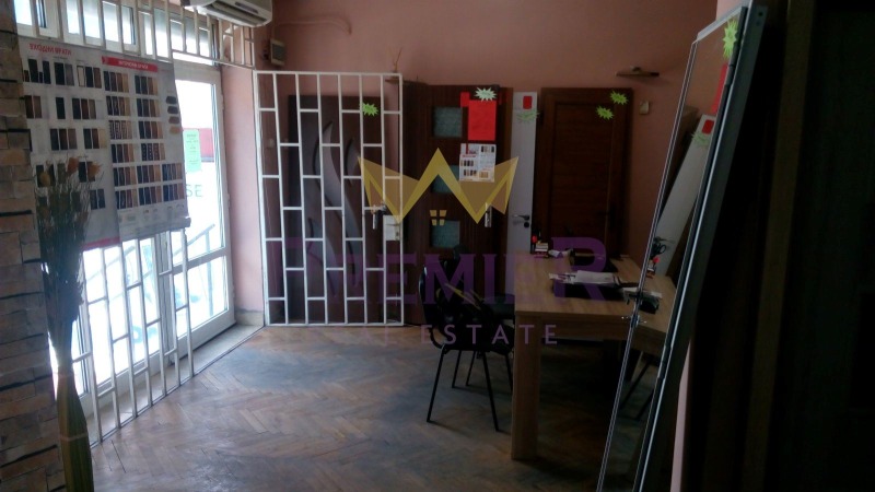 Продава МАГАЗИН, гр. Варна, Център, снимка 2 - Магазини - 52718879