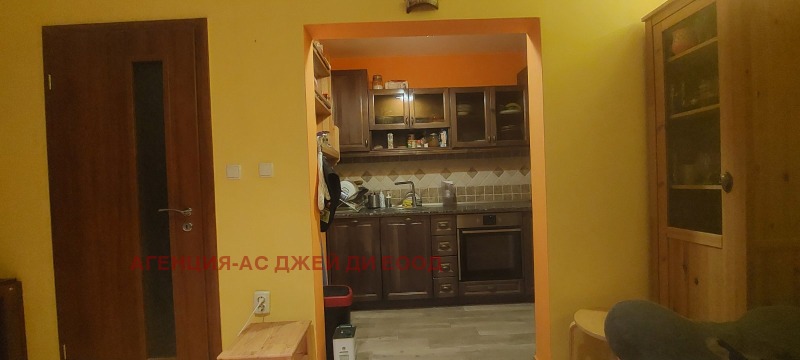 Продава КЪЩА, гр. Пловдив, Южен, снимка 2 - Къщи - 47986545