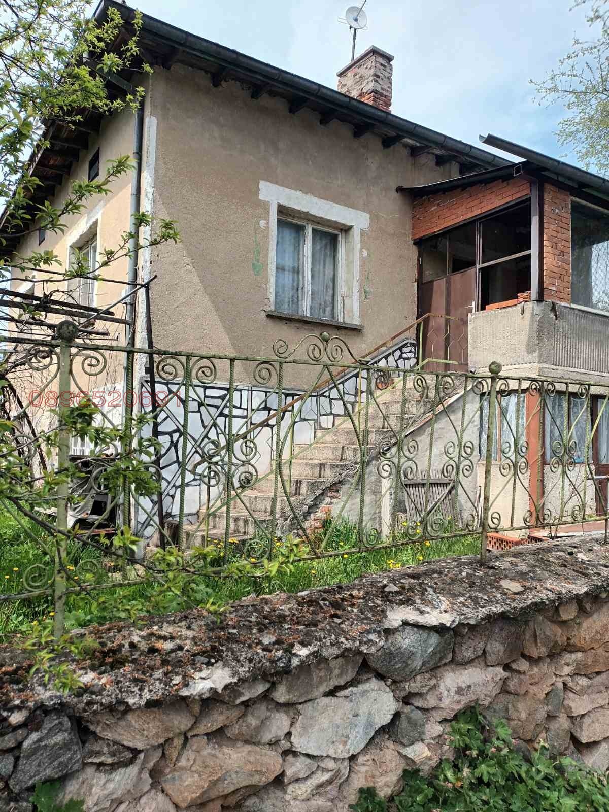 Продава КЪЩА, с. Вакарел, област София област