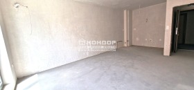 1 quarto Trakiia, Plovdiv 1