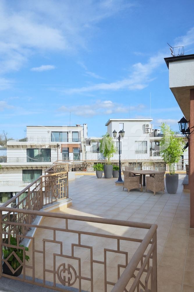 Продава МНОГОСТАЕН, гр. Бургас, Център, снимка 16 - Апартаменти - 52611065