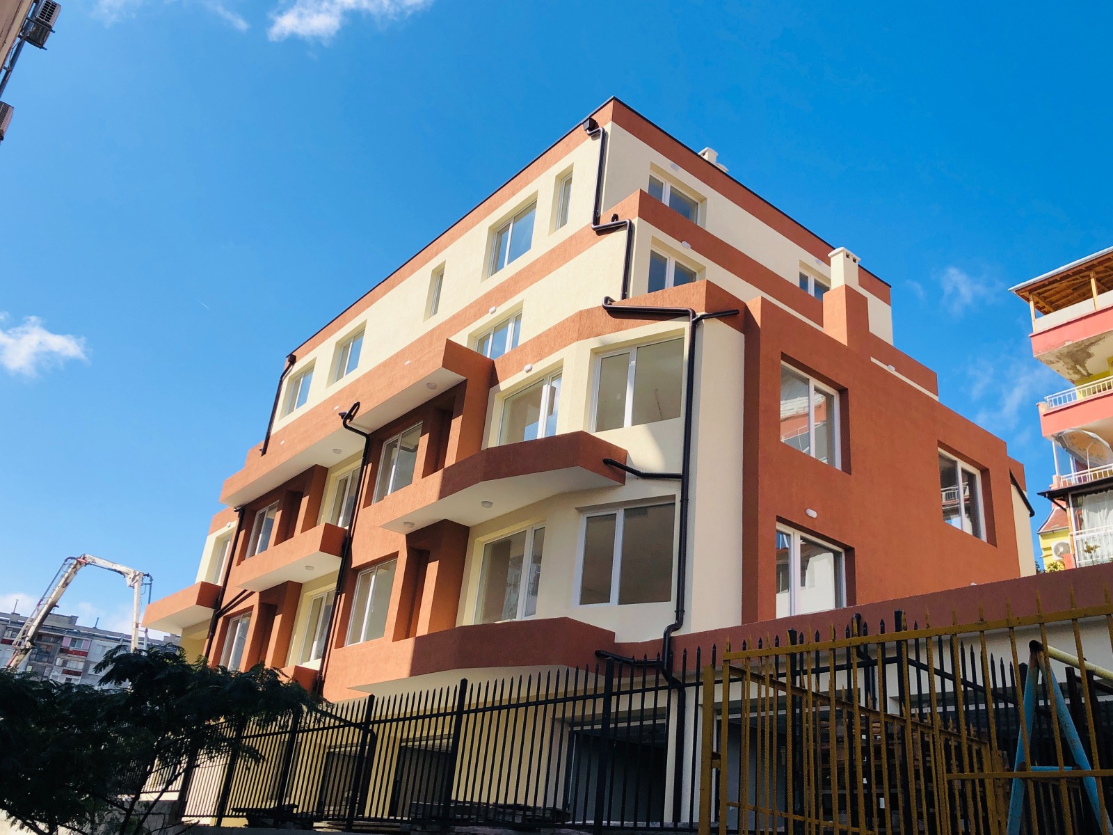 Продава ГАРАЖ, ПАРКОМЯСТО, гр. Бургас, област Бургас, снимка 2 - Гаражи и паркоместа - 51580613