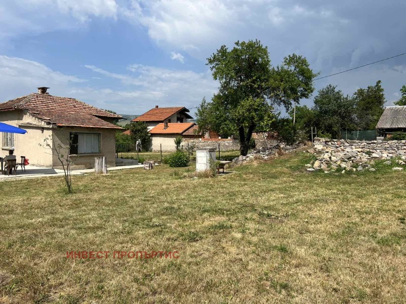 Продава КЪЩА, с. Стефаново, област Перник, снимка 2 - Къщи - 52943440