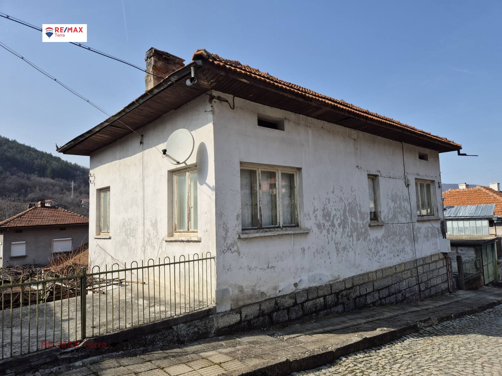 Продава КЪЩА, с. Гложене, област Ловеч