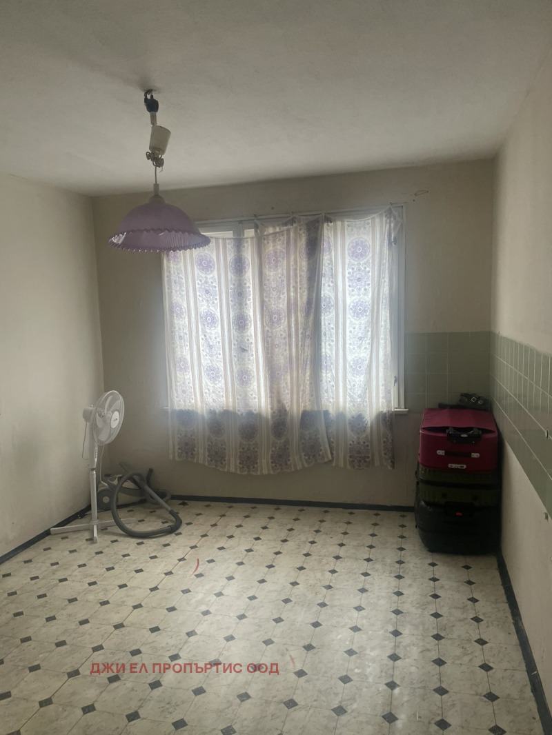 Продава ЕТАЖ ОТ КЪЩА, гр. София, гр. Нови Искър, снимка 2 - Етаж от къща - 53283516