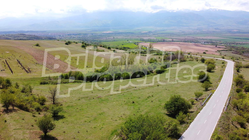 Продава ПАРЦЕЛ в област София, с. Горна Василица - 18032 кв.м / 180 320 € » 352 675.27 лв., БЪЛГЕРИАН ПРОПЕРТИС