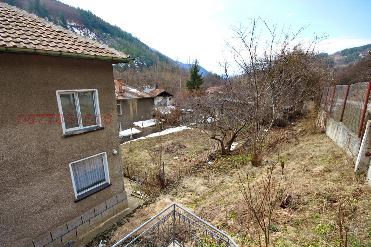 Продава КЪЩА, с. Чурек, област София област, снимка 9 - Къщи - 54003532