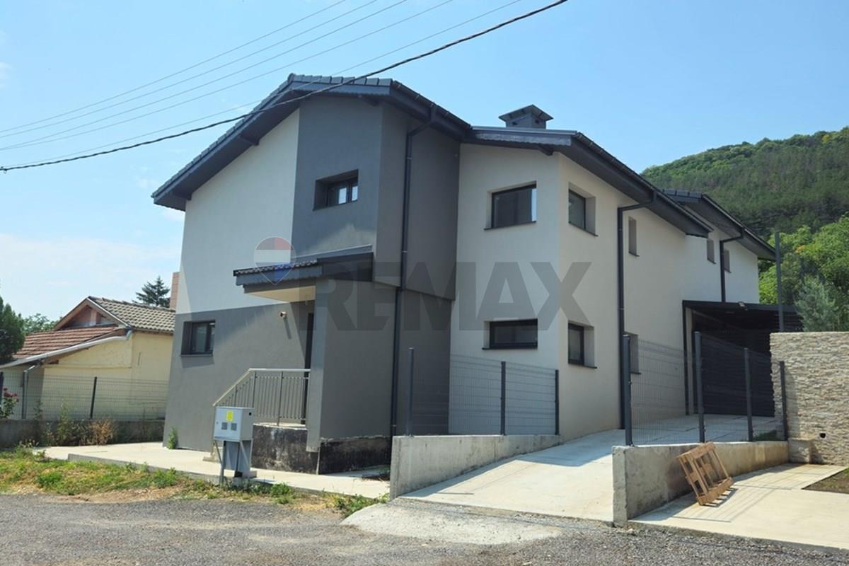 Продава КЪЩА, гр. Шумен, 2-ри корпус, снимка 2 - Къщи - 55229343