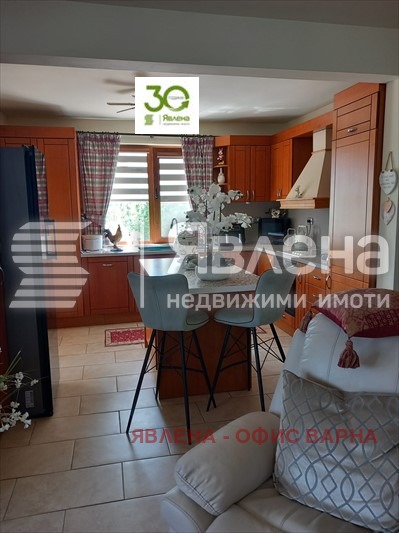 Продава КЪЩА, с. Безводица, област Добрич, снимка 15 - Къщи - 53330757