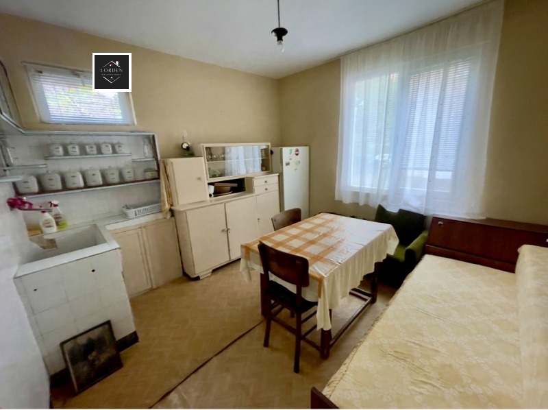 Продава 2-СТАЕН, гр. Пазарджик, Идеален център