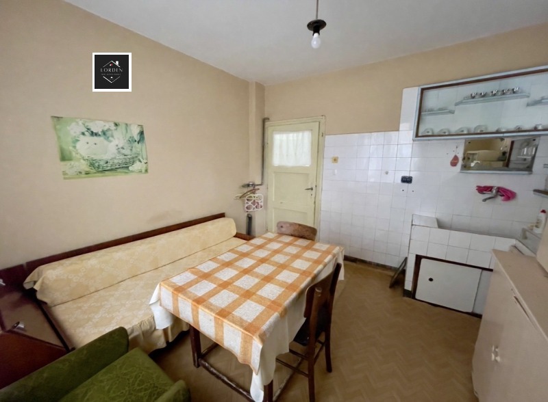 Продава 2-СТАЕН, град Пазарджик, Идеален център • 71000 € / 138863.93 лв. • 85400216 1