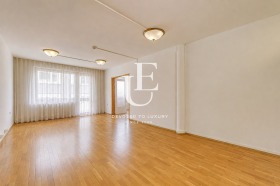 Продава  Многостаен, град София