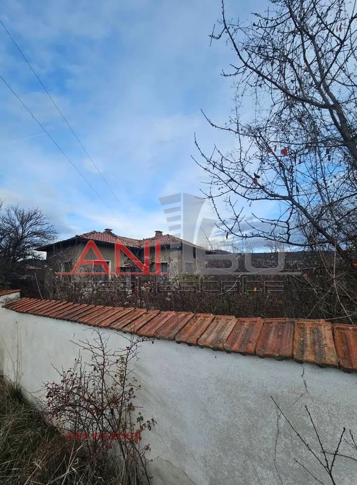 Продава КЪЩА, гр. Брезник, област Перник